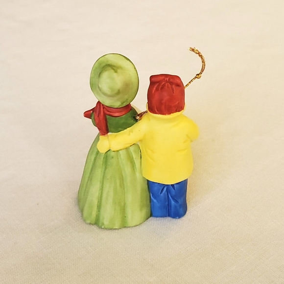 MMA 1992 Carolers Ornament Merry Christmas - Picture 4 of 9